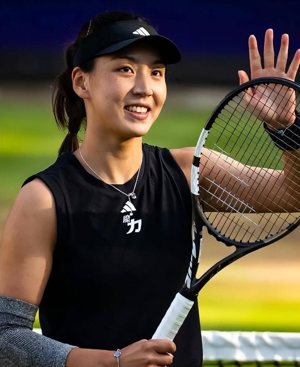 中国网球独苗王欣瑜，到底多飒？决胜盘一分之差，背后不止是心碎