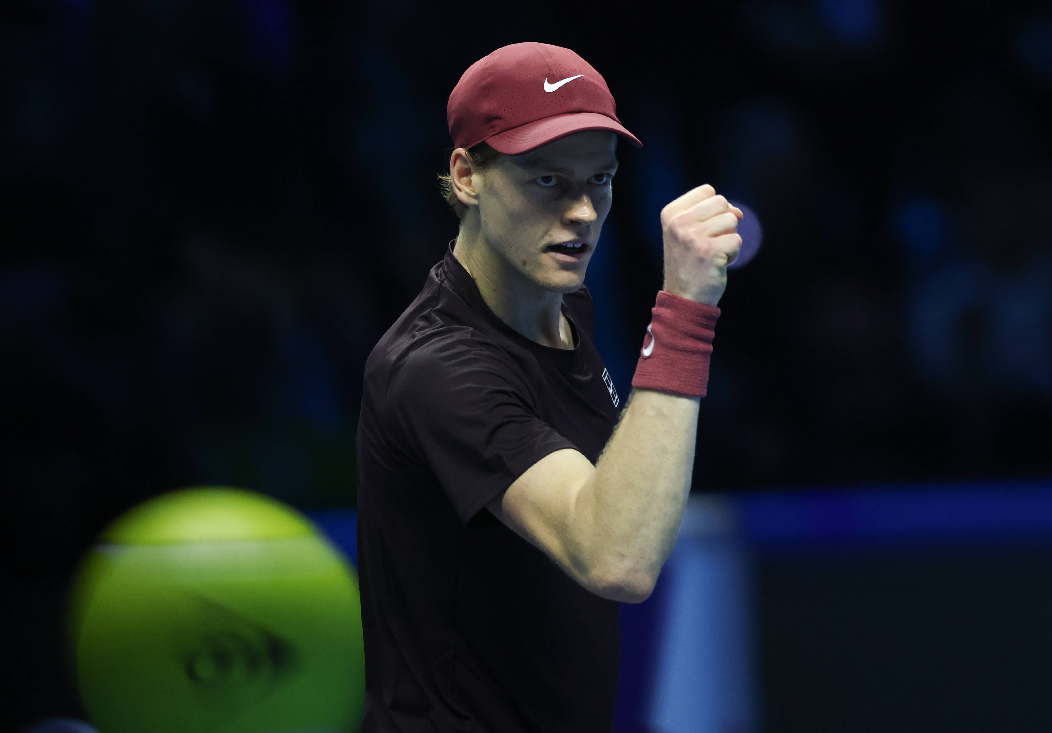 (体育)网球——ATP年终总决赛半决赛:辛纳胜德米纳尔