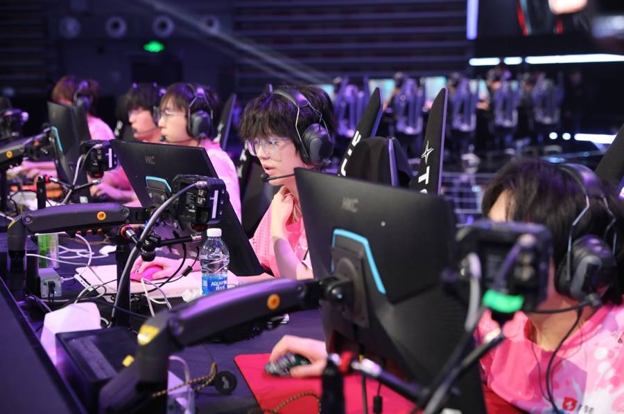 上海电竞大师赛开战静安体育中心