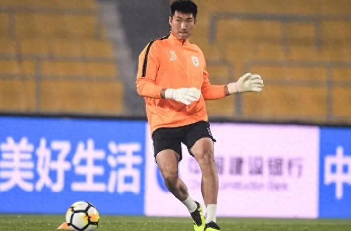 意外!不是王大雷也不是于金永,他是唯一入围金手套奖的鲁能门将