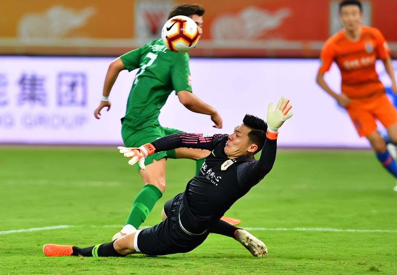 意外!不是王大雷也不是于金永,他是唯一入围金手套奖的鲁能门将