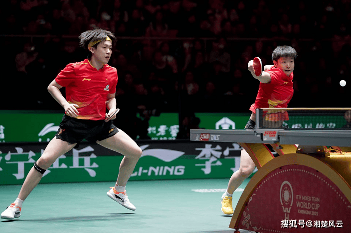 2-1!伊藤美诚高兴早了,王曼昱轰出11:2,伊藤快速变脸